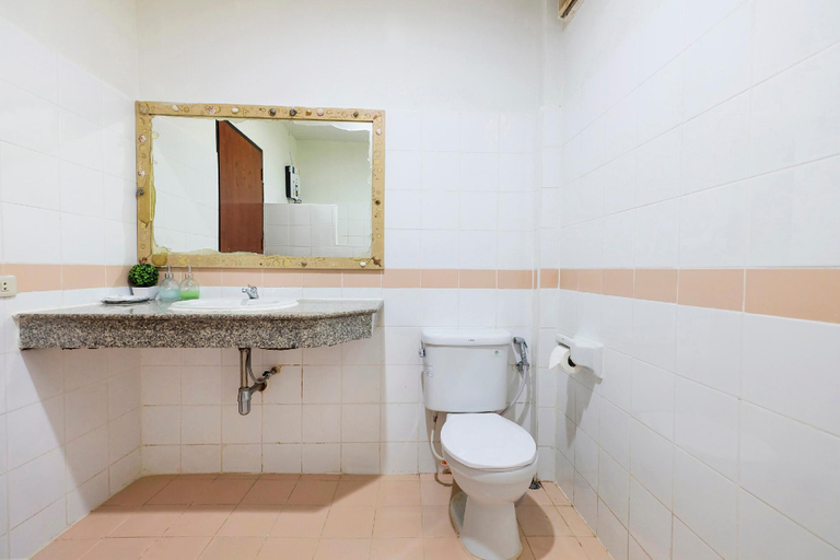 Bathroom 4, Lanta Village Resort, Ko Lanta
