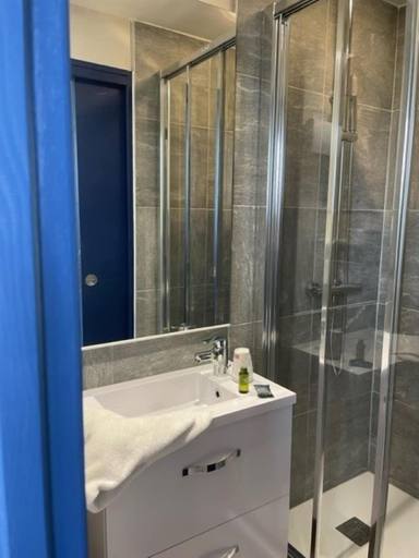 Bathroom 3, hotel la rua, Savoie