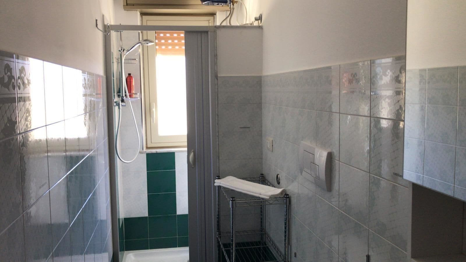 Bathroom 4, Caltagirone Casa Serena, Catania