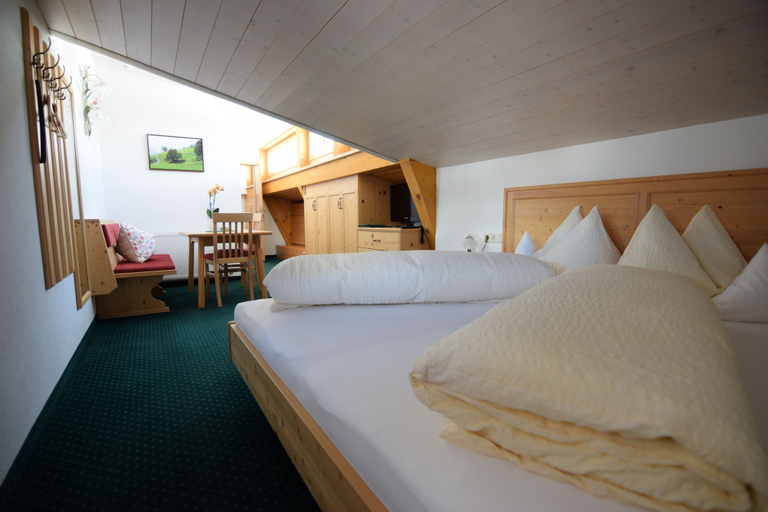 Bedroom 2, Hotel Hubertus, Bludenz