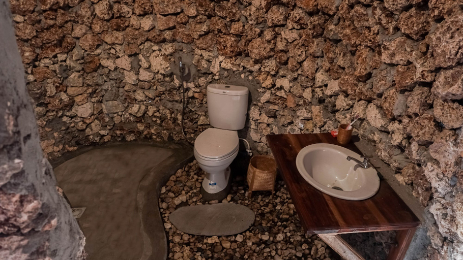 Bathroom 4, Costa Beach Resort & Club, Sumba Timur