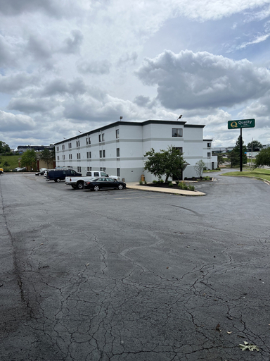 Exterior & Views 2, Merriam Park Inn, Kansas City