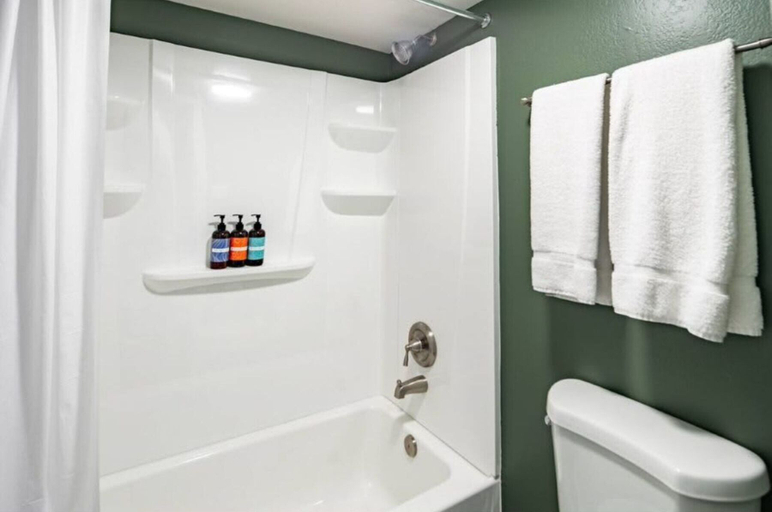Bathroom, TWO Bold Gorgeous CozySuites Camelback, Maricopa