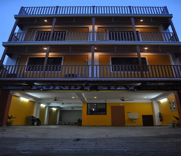 Exterior & Views