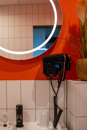 Bathroom 5, Prado Next Door, West-Vlaanderen