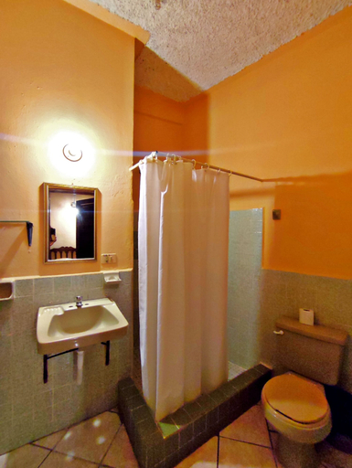 Bathroom, Hotel Posada de la Jungla, Flores