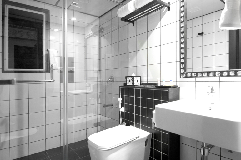 Bathroom 4, Liwa- The Transit Hotel, Bangalore