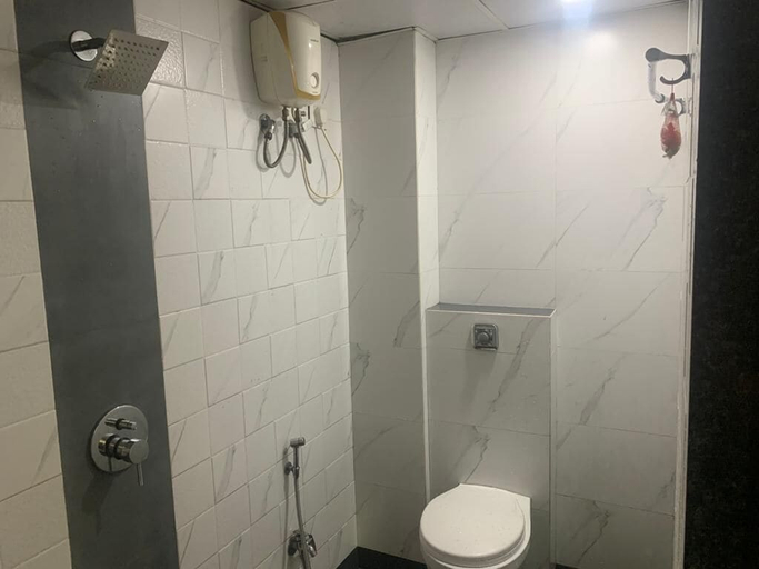 Bathroom 4, Hotel Royal Residency, Mumbai Suburban