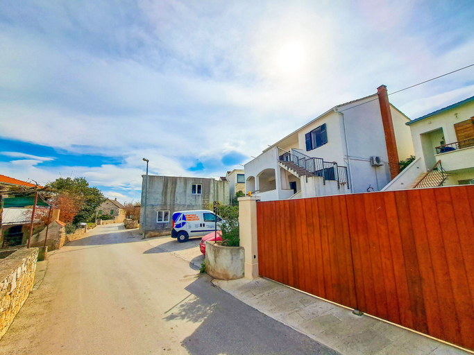 Others 3, Apartment Toma, Supetar