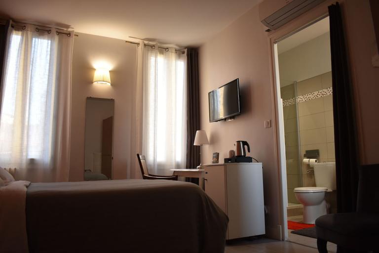 Bedroom 3, Hotel Henri IV, Hautes-Pyrénées