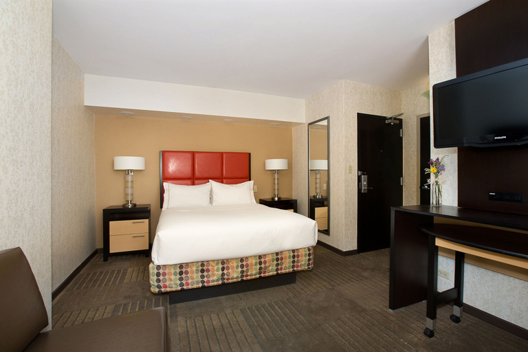 Bedroom 4, Holiday Inn Express DENVER DOWNTOWN by IHG, Denver