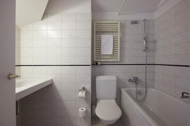 Bathroom 3, Parkhotel Wallberg, Uster