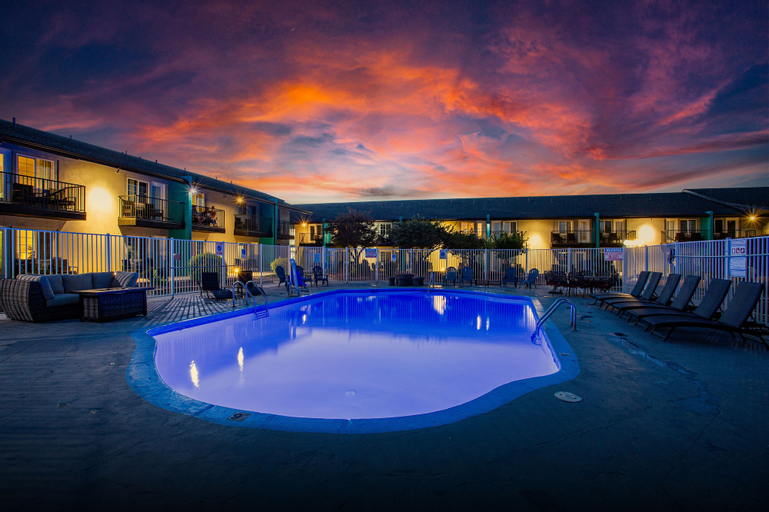 Hotel Elev8 Flagstaff I-40 Exit 198 Butler Ave, Coconino