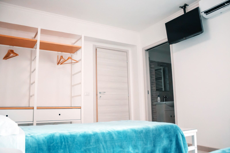 Bedroom 4, AFFITTACAMERE TORRESI 2, Ancona