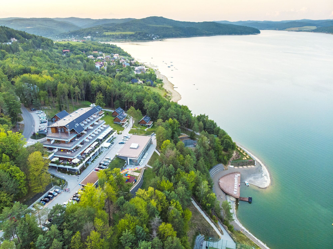 Exterior & Views