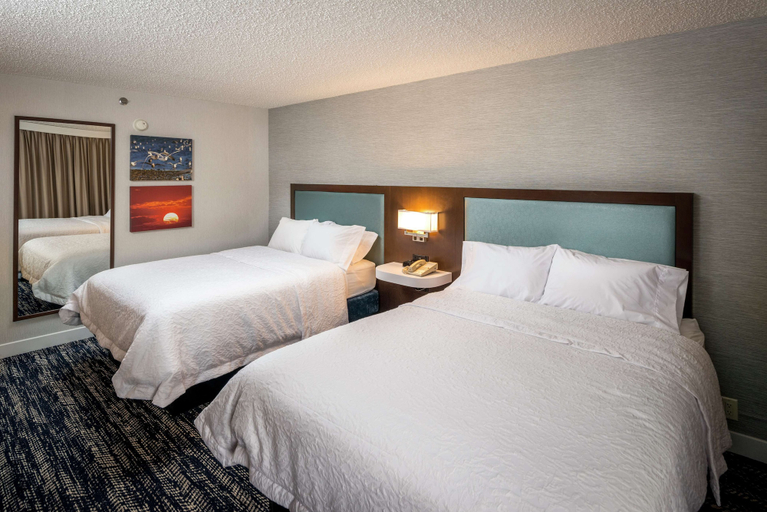 Bedroom 3, Hampton Inn Long Island/Commack, Suffolk