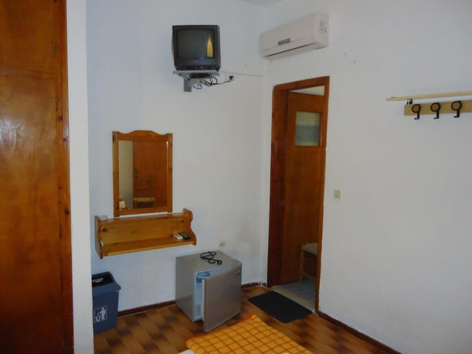 Bathroom 3, Pension Margarita Basic Triple Room, Thessaly