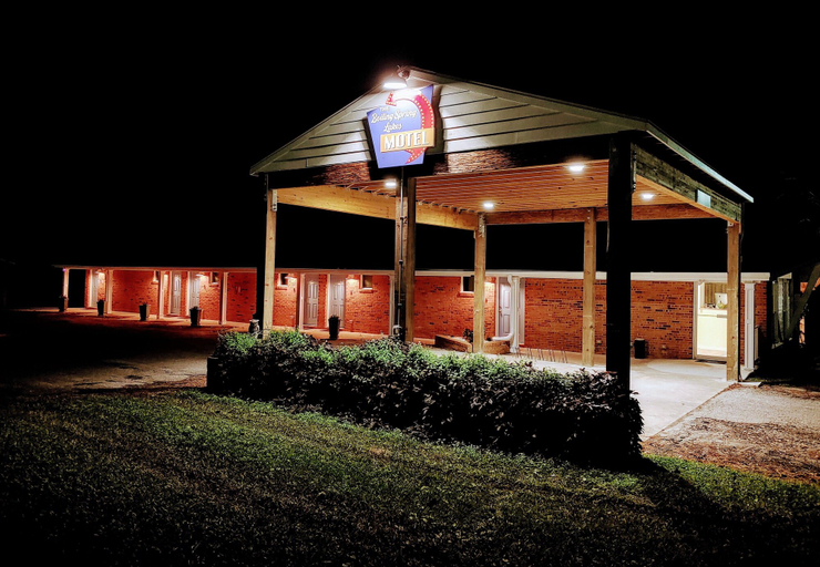 Exterior & Views 2, Boiling Spring Lakes Motel, Brunswick