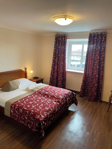 Bedroom 3, Hotel Donauhof, Deggendorf