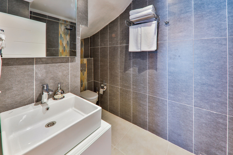 Bathroom 4, Kas Sanisu Pansiyon, Kaş