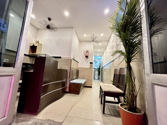 Public Area, Hotel Delhi Airport, West