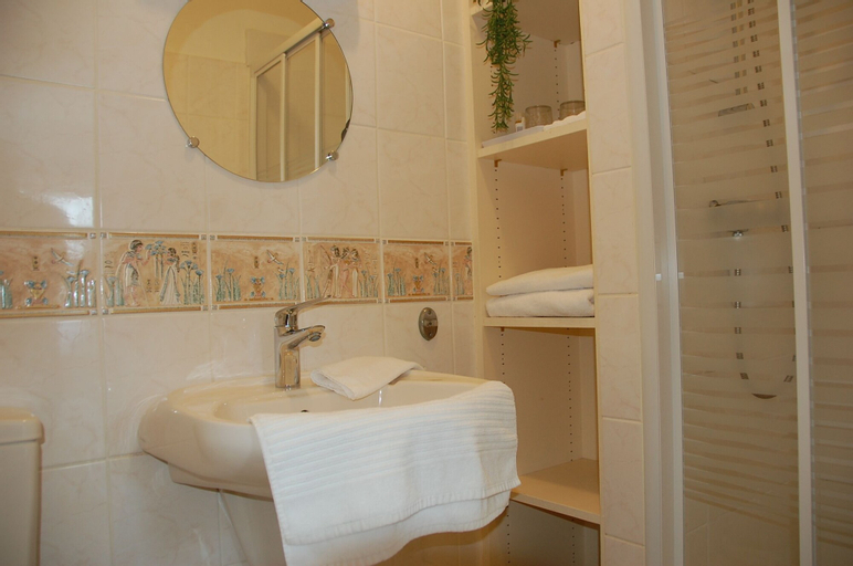 Bedroom 16