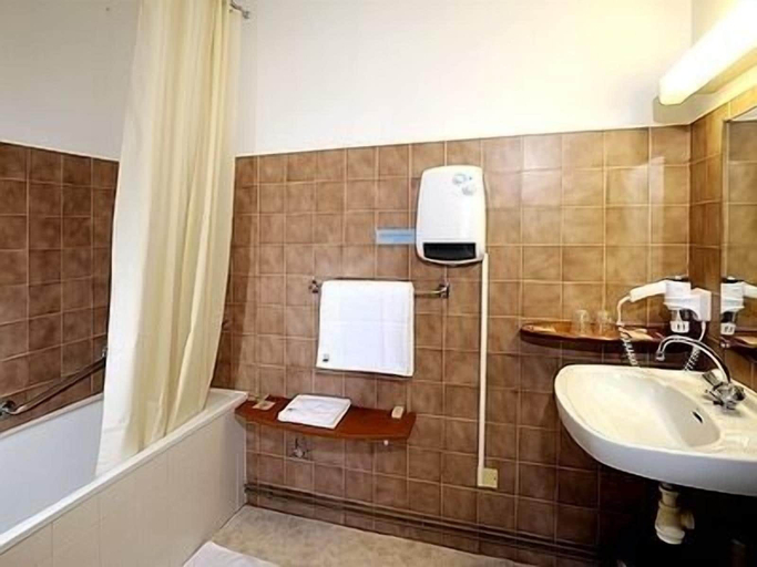 Bathroom 3, Hotel Des Grands Vins, Rhône