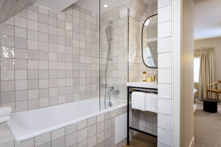Bathroom 5, Hotel Joe M, Paris