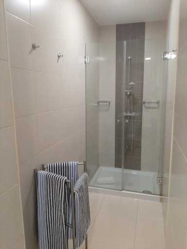 Bathroom 4, Castelo Guest House, Lagoa