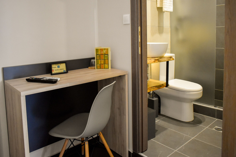 Bathroom 5, Entelia, Thessaly