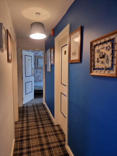 Others 5, Seafront Inn, Gwynedd