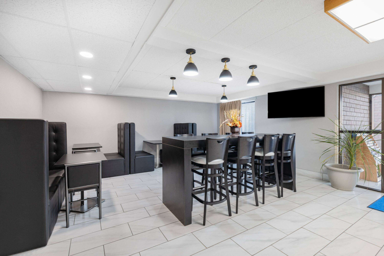 Food & Drinks 5, Baymont By Wyndham Gillette, Campbell
