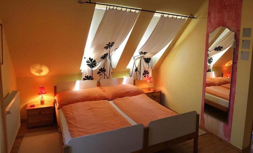 Bedroom 3, Kőszeghegyalja Vendégház, Kőszeg