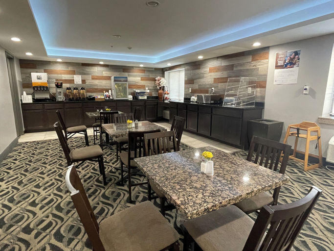 Food & Drinks 5, La Quinta Inn and Suites by Wyndham Cincinnati North, Cincinnati