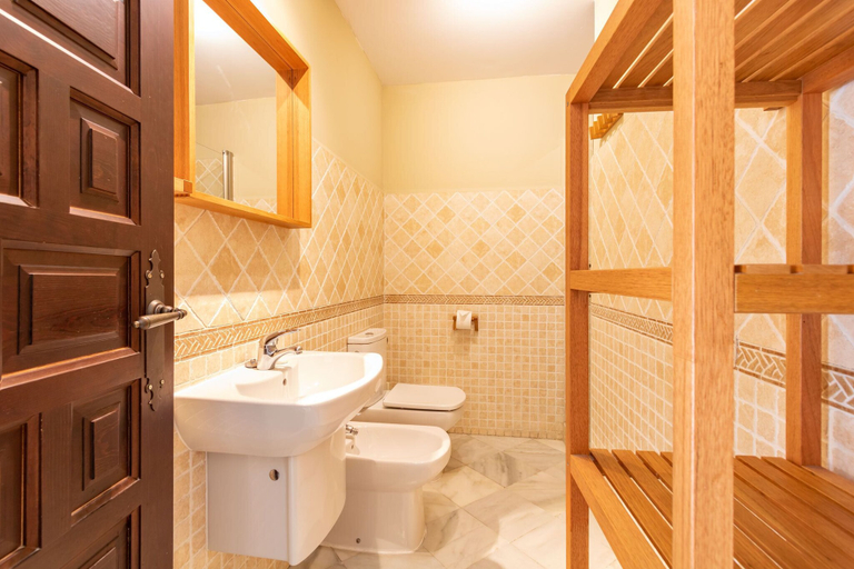 Bathroom 3, Puerta San Esteban, Sevilla