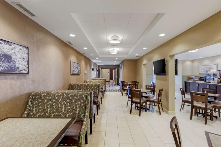 Food & Drinks 2, Best Western Plus Walkerton Hotel & Conference Centre, Bruce