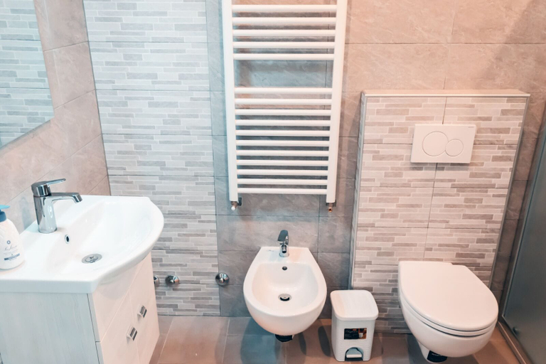Bathroom 3, AFFITTACAMERE TORRESI 2, Ancona