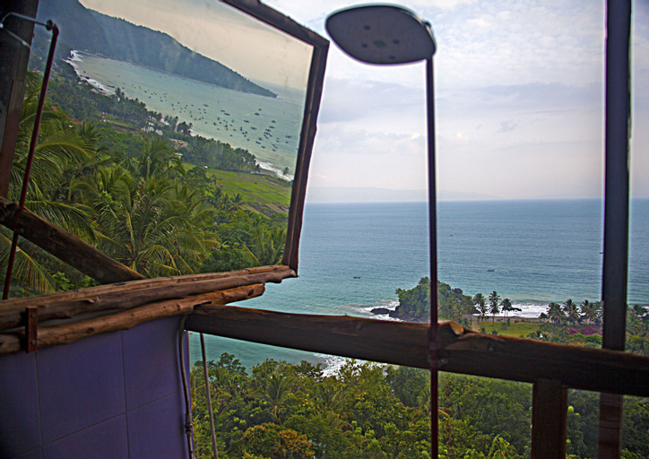 Exterior & Views 6