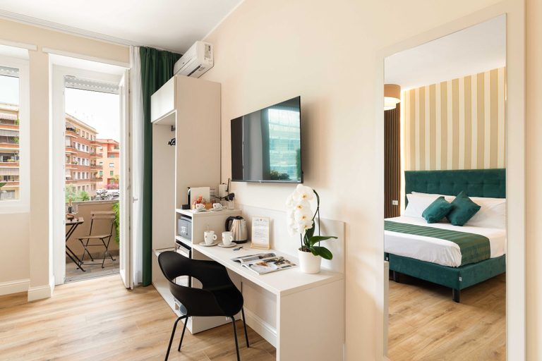 Bedroom 4, AlbaDea Deluxe, Rome