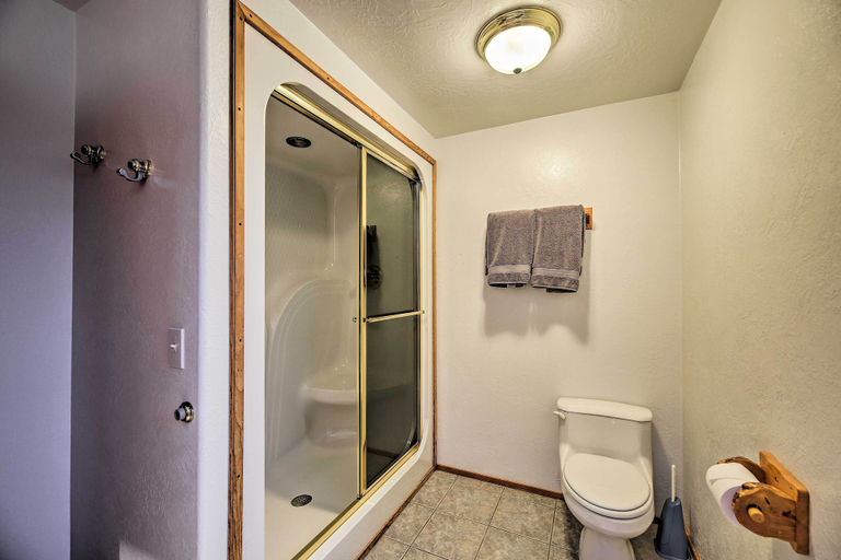 Bathroom, Sanderling Sea Cottages, Unit A: Pet Friendly!, Lincoln