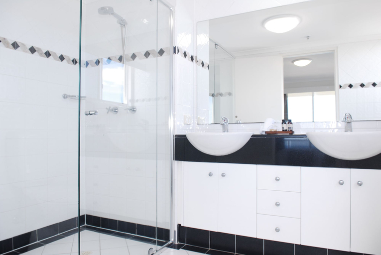 Bathroom 5, Xanadu Main Beach Resort, Gold Coast