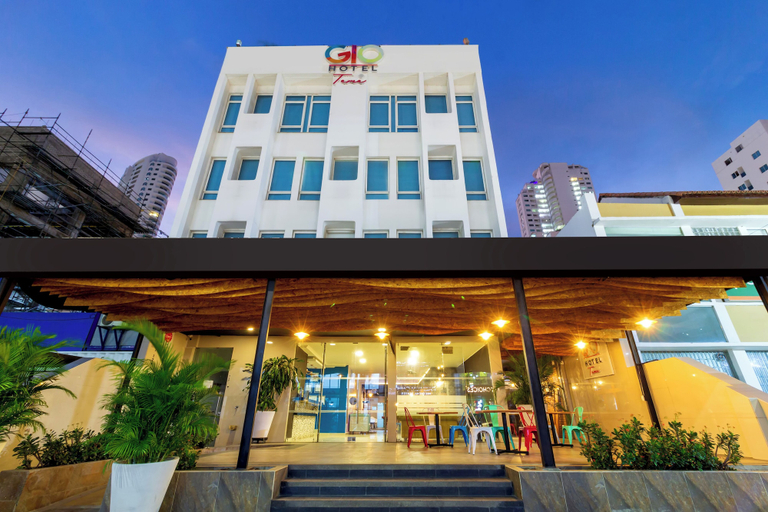 Exterior & Views