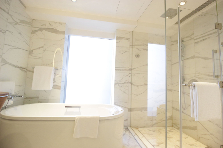 Bathroom 5, Crowne Plaza MACAU by IHG, Macao