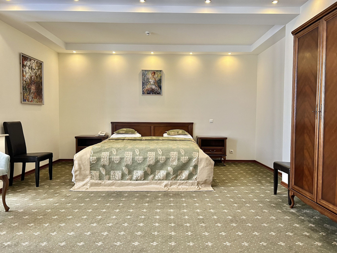 Bedroom 2, Platinum Hotel