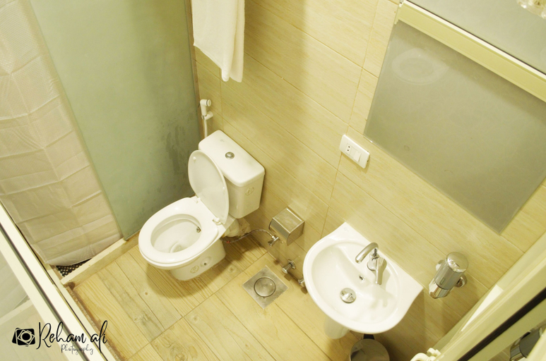 Bathroom 5, The Location Hotel, 'Abdin