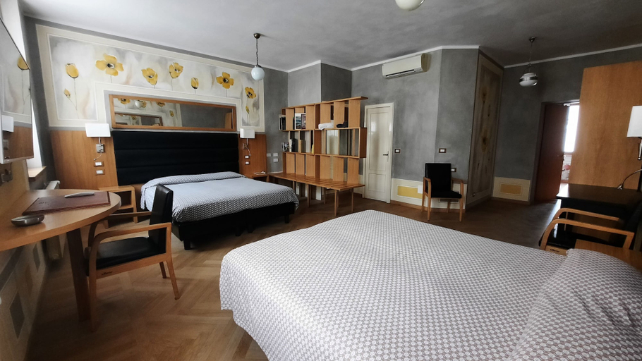 Bedroom 4, Albergo Giulia Gonzaga, Mantua
