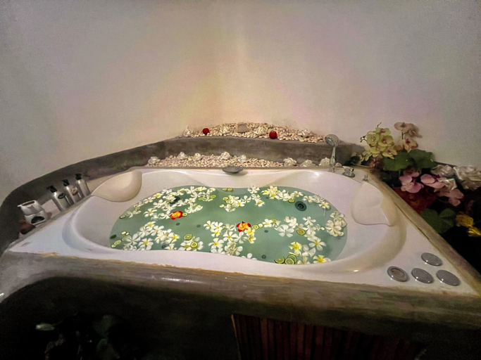 Bathroom 5, Majestic Sea View Resort, Ko Phangan