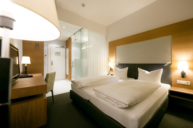 Bedroom 3, Hotel Sailer, Innsbruck
