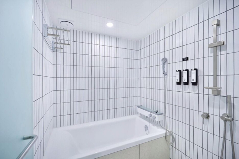 Bathroom 4, Brown Dot Hotel Yeongdo Daegyo, Yeongdo