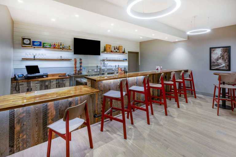 Food & Drinks 5, Americinn By Wyndham Mountain Home, Baxter